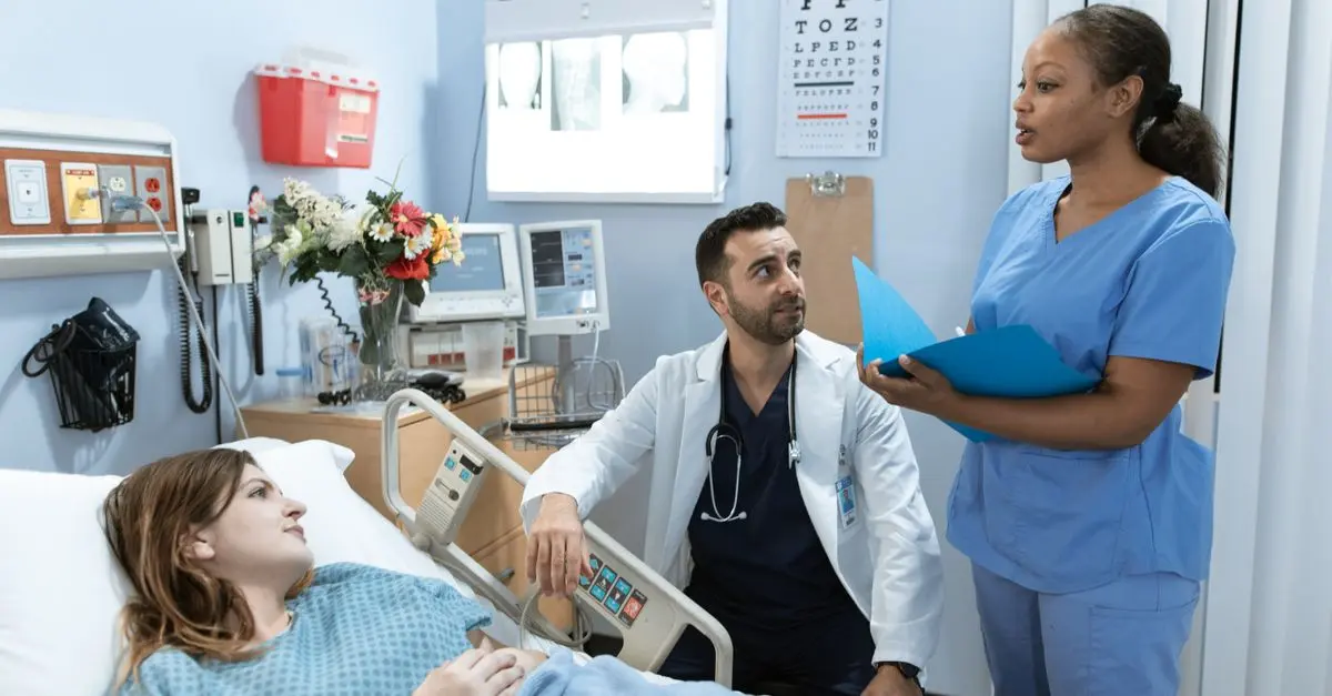 Infirmier à domicile vs hôpital : une comparaison